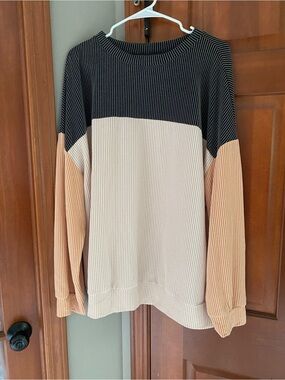 Women’s color block top size XL